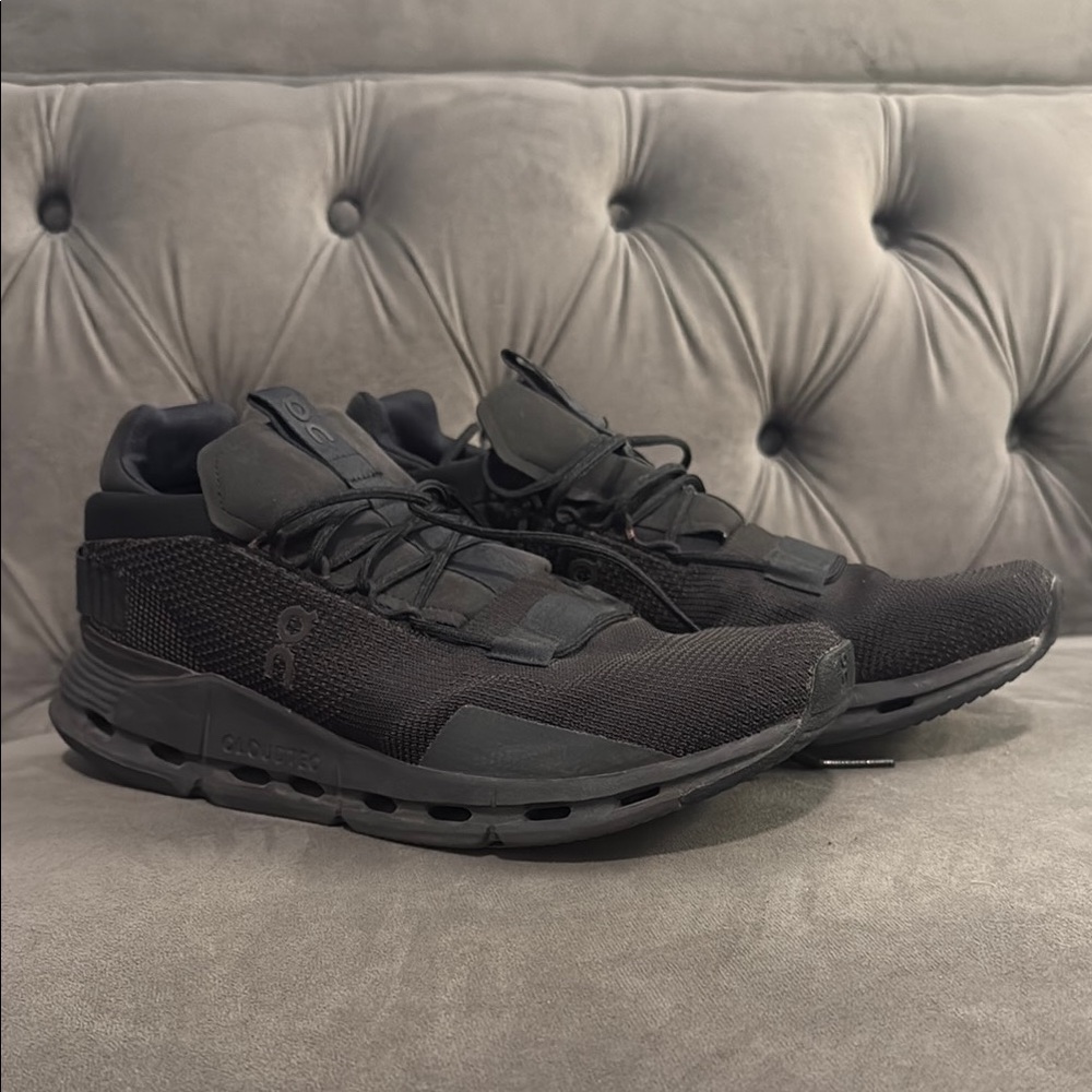 On Cloud Running Men's Black Sneakers
